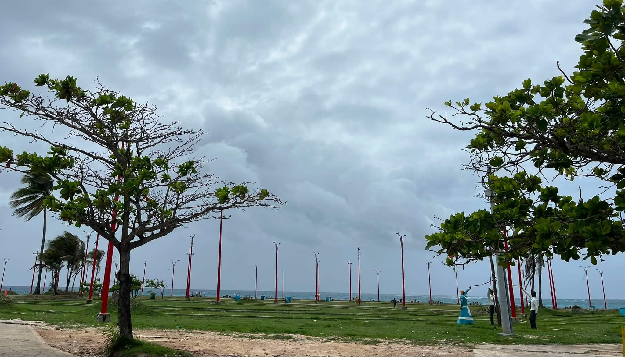 Lluvia y oleaje fuerte marcan el primero de julio en San Andrés