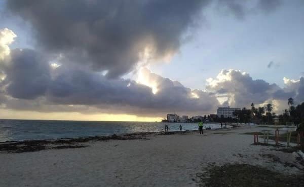 Nublado y caliente en San Andrés y Providencia: alerta por condiciones en el mar